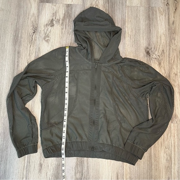 Lululemon Relaxed Fit Mesh Jacket Grey Sage / Size 6 - Picture 8 of 9